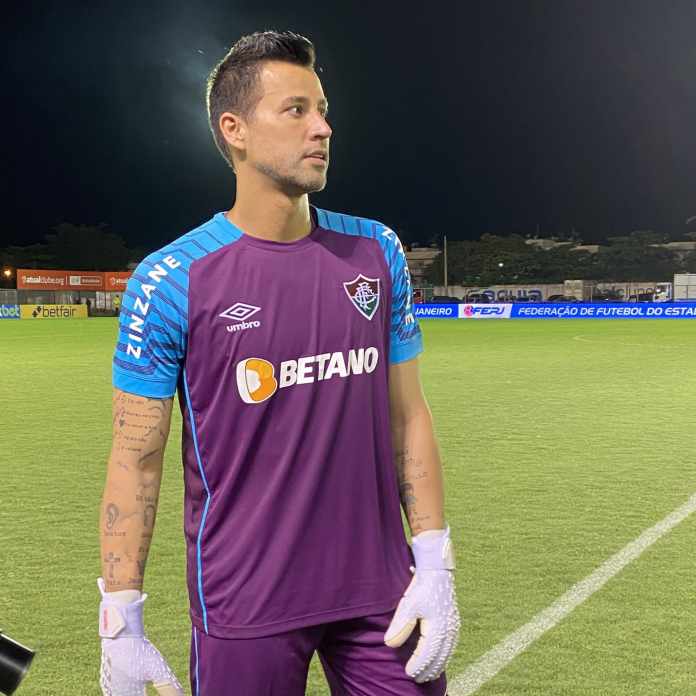 Fábio, do Fluminense, é eleito o melhor goleiro do mês de outubro