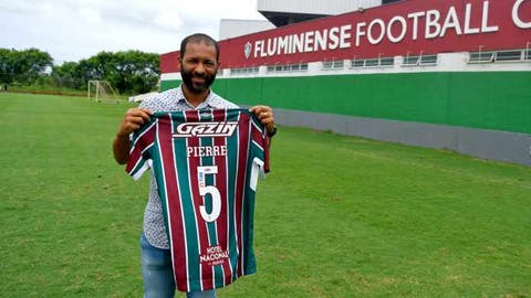 Ex-volante tricolor visita o CT e se diz grato ao Fluminense