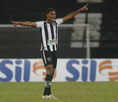 Zagueiro também ficará fora do Botafogo diante do Fluminense
