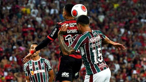 Cris Silva dá méritos a Abel por jogadas de trocas de passes do Fluminense