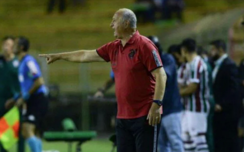 Superado no sábado, técnico do Athletico analisa derrota para o Fluminense