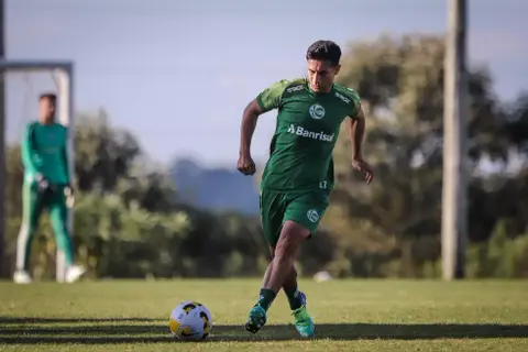 Em treino, técnico do Juventude indica time para enfrentar o Fluminense