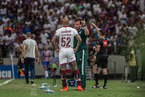 Diniz evita falar em melhor futebol do Brasil, mas exalta solidez do Fluminense