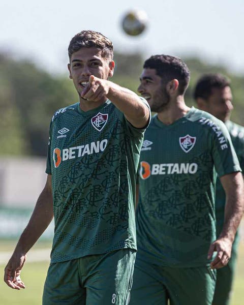 Após 20 dias, Fernando Diniz voltará a ter time ideal no Fluminense