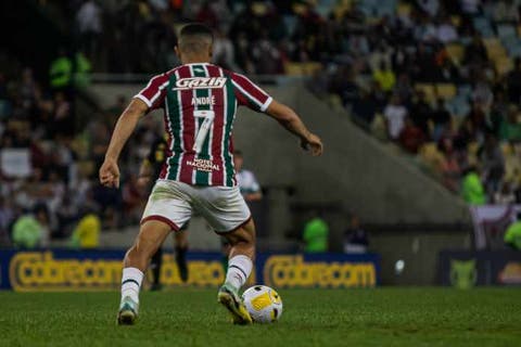 André celebra marcas importantes pelo Fluminense e reafirma não ter pressa de jogar na Europa