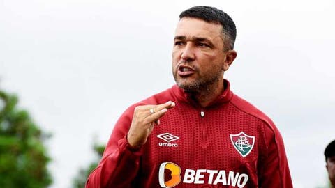 Meia com passagem apagada pelo Fluminense é anunciado pelo Camboriú FC