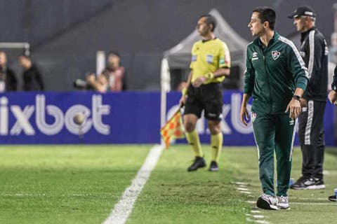 Auxiliar de Diniz explica mudanças ousadas no Fluminense no segundo tempo