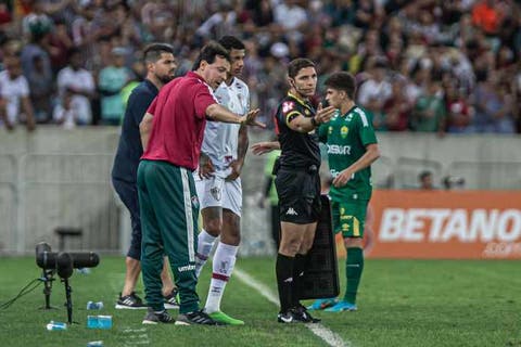 Fernando Diniz justifica não aproveitamento de Yago no time do Fluminense