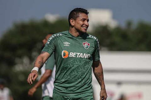 Barcelona de Guayaquil anuncia retorno de Pineida após passagem no Fluminense