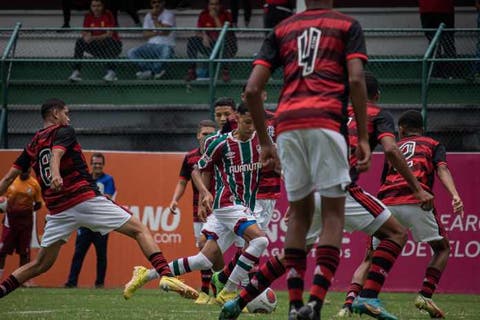 Nas Laranjeiras, Fluminense perde para o Flamengo na ida da final do Carioca sub-15