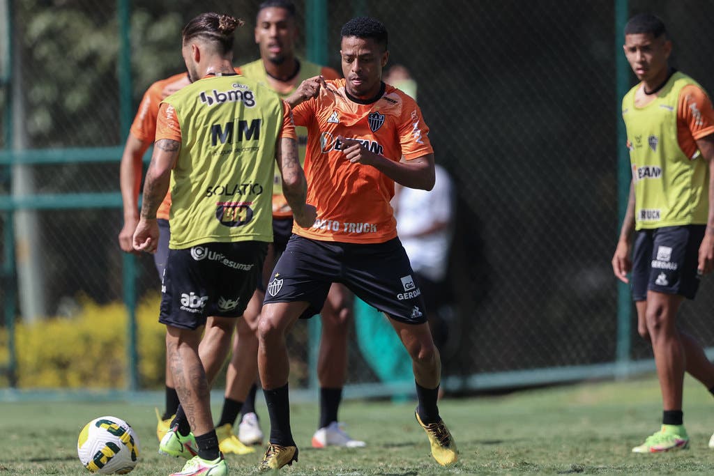 Periodistas de Minas analizan a Kino, cercano a la promoción Fluminense