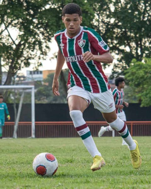 Destaque da “Esquadrilha 07”, meia se apresenta para a torcida do Fluminense