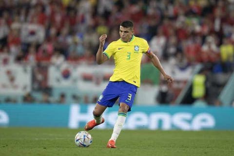 Técnico avalia possibilidade do Fluminense contratar novo zagueiro