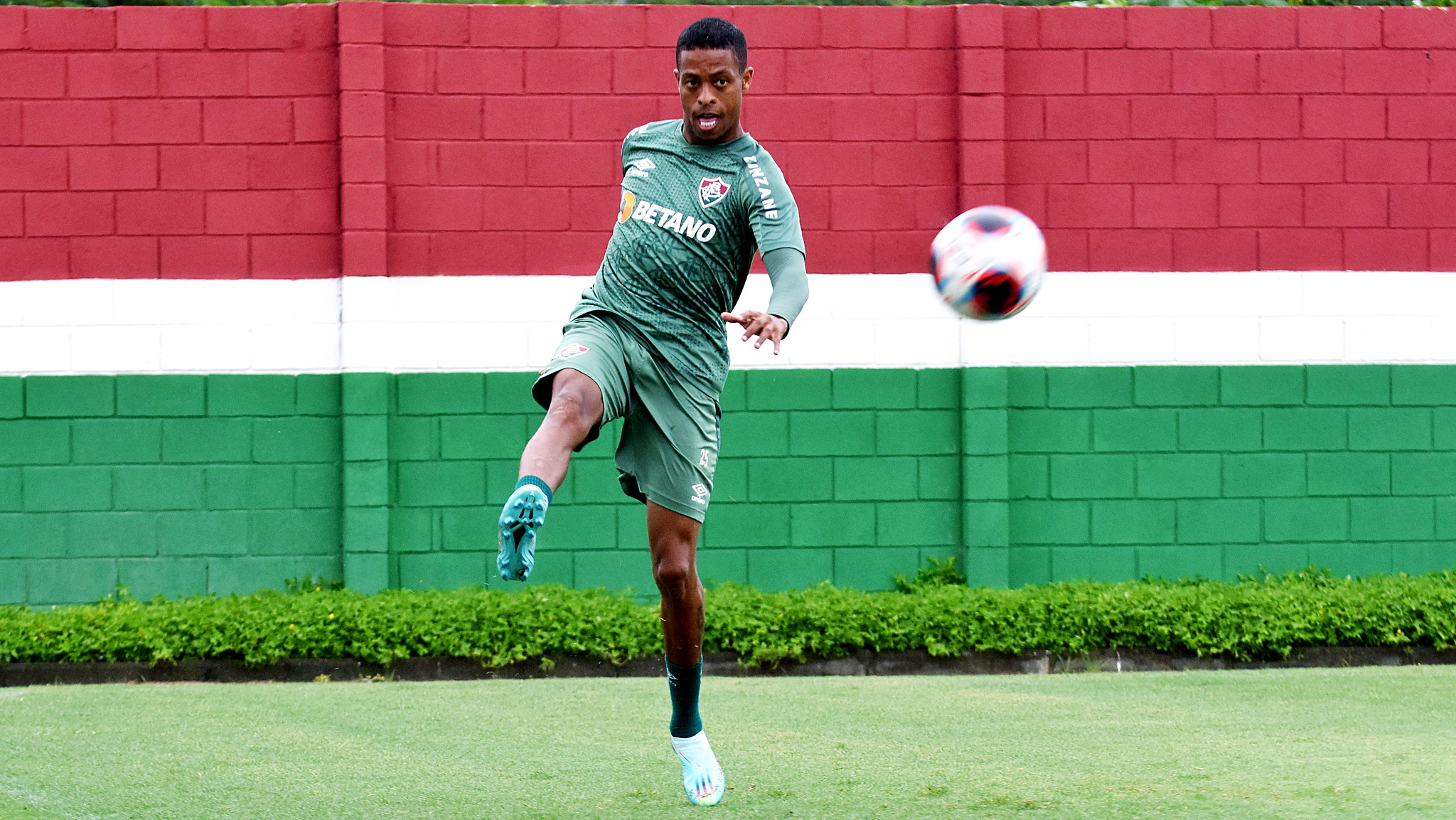 Sporting está interessado na contratação de Wesley, do Flamengo