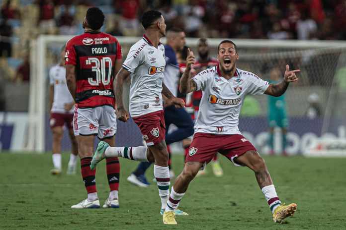 AGORA  David Luiz sente dores e está fora de jogo do Flamengo