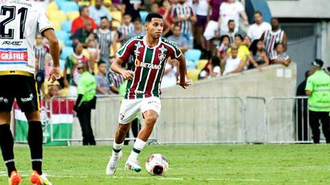 Alexsander admite surpresa com evolução meteórica no Fluminense