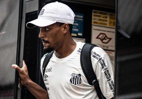Fluminense faz sondagem por zagueiro do Santos, diz site