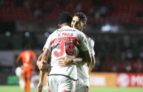 Emprestado pelo Fluminense, Araujo marca em vitória do São Paulo na Sul-Americana