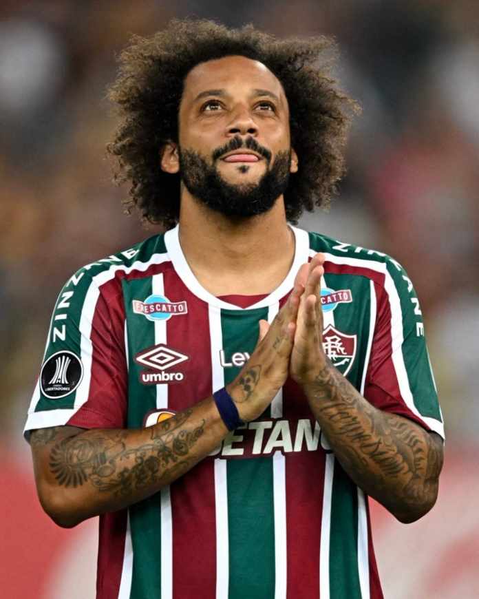 Marcelo, do Fluminense, é vítima de racismo em postagem da Conmebol