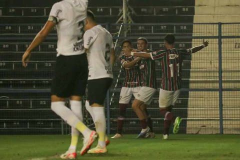 Após classificação no sub-20, volante admite que Fluminense pode melhorar