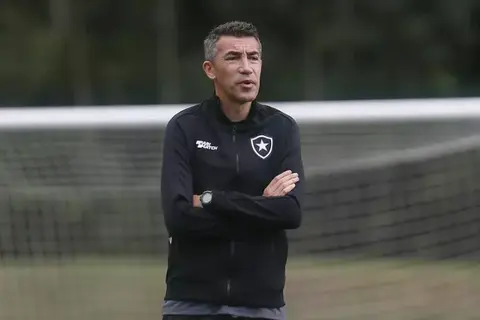Botafogo confirma demissão de técnico e terá interino contra o Fluminense, no domingo