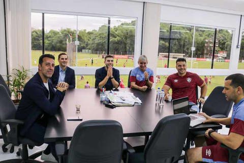 Base do Fluminense recebe visita de diretores do Arsenal (ING)