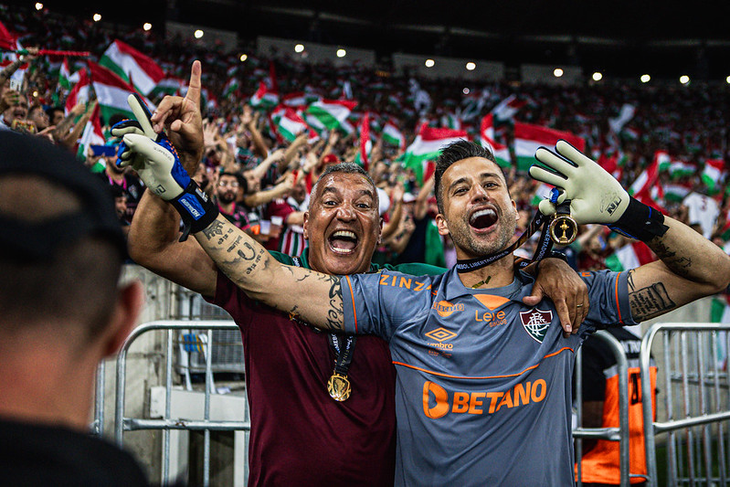 VAI JOGAR! Conforme jornalista, Fábio irá jogar contra o São Paulo