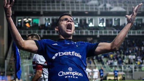 Vídeo: jogador do Cruzeiro marca golaço em treino > No Ataque