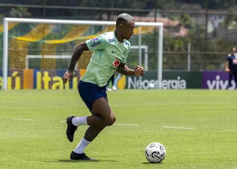 Fluminense prepara documentação para fechar contratação de atacante