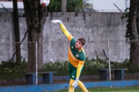 Goleiro do Fluminense relata expectativa para estreia na Copinha