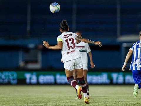 Zagueira credita eliminação do Fluminense na Supercopa feminina a desatenção