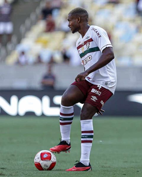 Portal destaca futuro indefinido de Marlon no Fluminense
