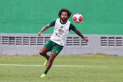 Marcelo pensou em parar de jogar e conta o que o motivou a voltar para o Fluminense