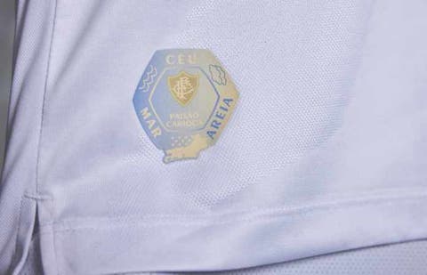 Diretor da Umbro explica concepção da nova camisa branca do Fluminense