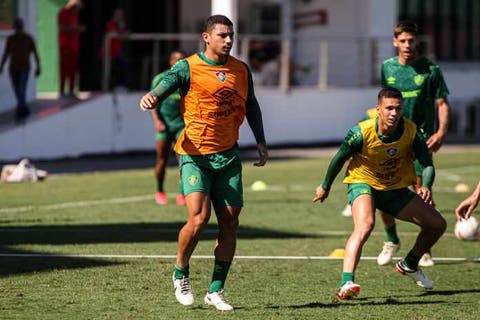 Calegari lamenta polêmica e afastamento de companheiros do Fluminense