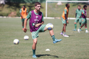 Fluminense vai em busca de segunda vitória na competição