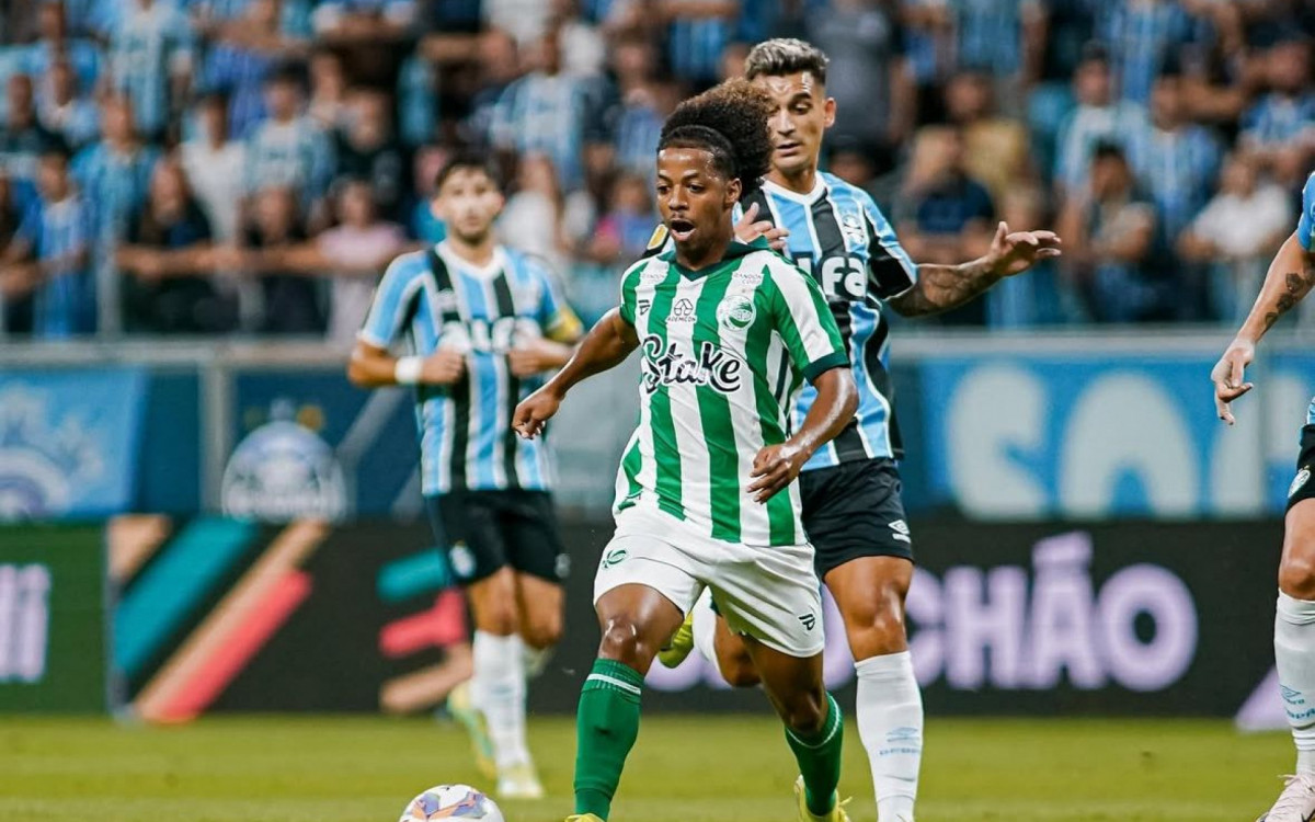 Ênio, atacante do Juventude