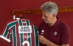 Camisa em homenagem a Renato