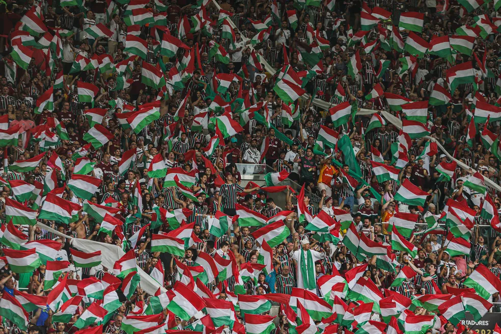 Fluminense distribuirá 10 mil bandeirinhas para os torcedores que forem assistir aos jogos nos EUA 